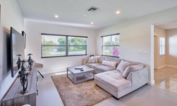 Delray Beach House | Green Palms Getaway w/Pool
