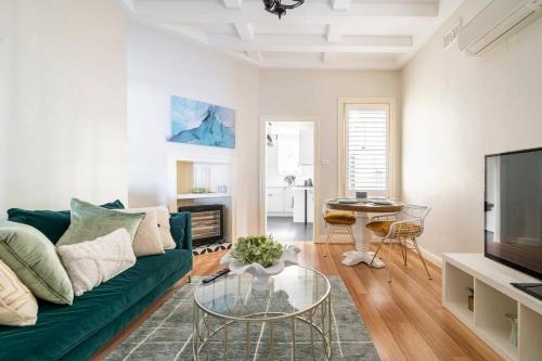 Millers Point Apartment | Green Stays