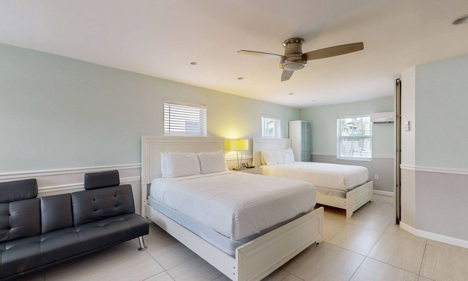 Hollywood House | Green Trance at Art Deco Beach Bungalows | Steps to Hollywood Beach Broadwalk