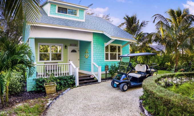 Spanish Wells House | Green Turtle/Free Golf Cart and Kayak/Sand Path to beach/Quiet dead end Street