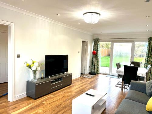 Langley Marish House | Greenfield's Halkingcroft Home - Modern 3-bedroom house in Langley, SL3 7BB