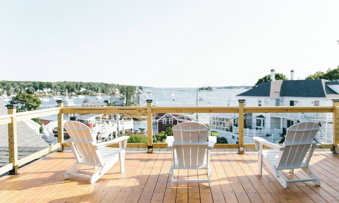 Boothbay Harbor Hotel | Greenleaf Inn Room 4 – Gorgeously Renovated Corner King w/Harbor & Island Views!