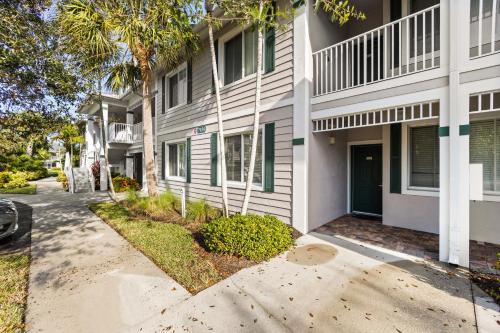 Naples Apartment | Greenlinks Getaway