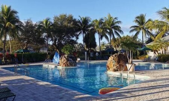 Naples Apartment | Greenlinks Luxury Condo, 3BD, ground floor, golf, pool