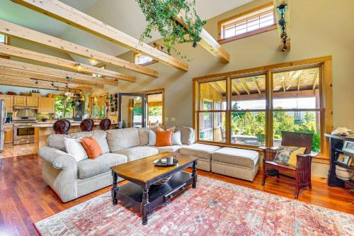 Stannard House | Greensboro Home with Porch and Countryside Views!