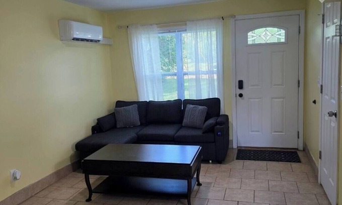 Topeka House | Greenside Getaway