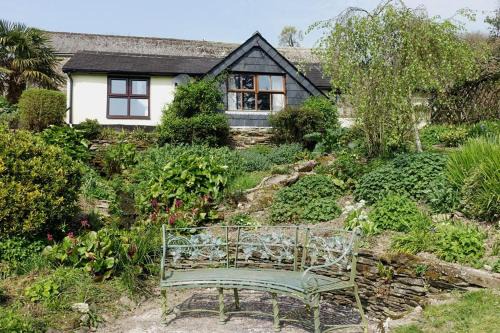 Bugford House | Greenswood Cottage - Cosy cottage, rural location, beautiful landscaped gardens with pond and lake