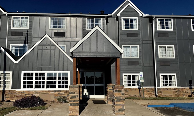 Greenville - Spartanburg Hotel | Greenville Pelham Inn by IHG