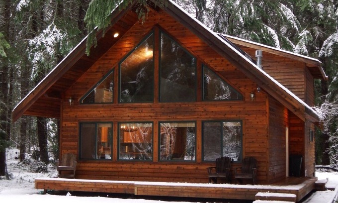 Enumclaw Cabin | Greenwater chalet/cabin - 3 bed + loft - 2 full baths