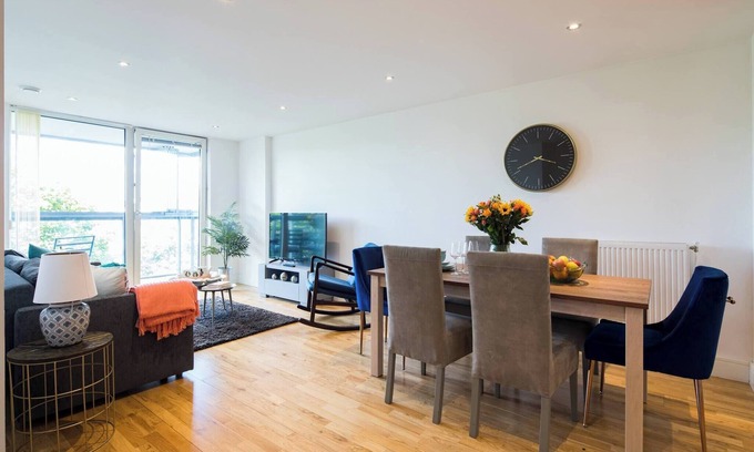 Greenwich West Apartment | Greenwich Riverside 2 Bed Apartment by Wild Roses