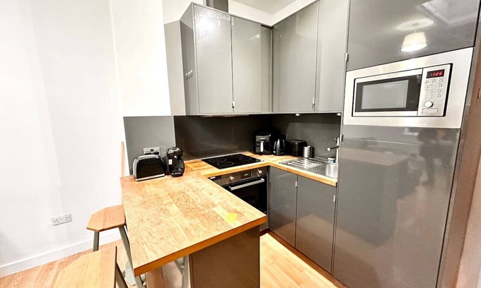Greenwich West Apartment | Greenwich Timehouse!