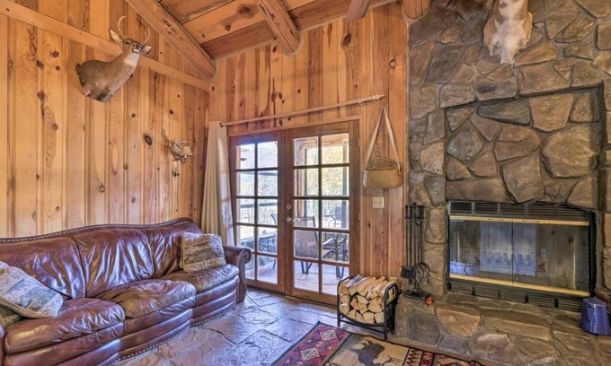 Greer Cabin | Greer Lodge- Guest Quarters