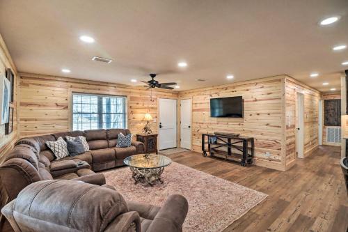 Greers Ferry House | Greers Ferry Home on 40 Acres quarter Mi to Lake!
