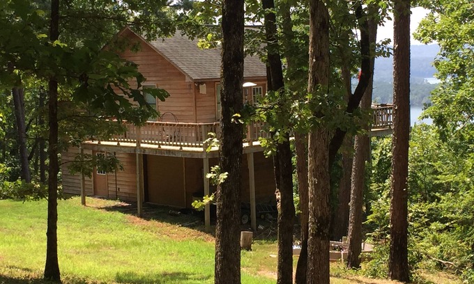Bee Branch Cabin | Greers Ferry Lake - Crockett's Escape Cabin with 6 person hot tub