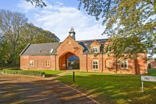 Nunthorpe House | Grey Towers Stables 3 bedroom set in private grounds