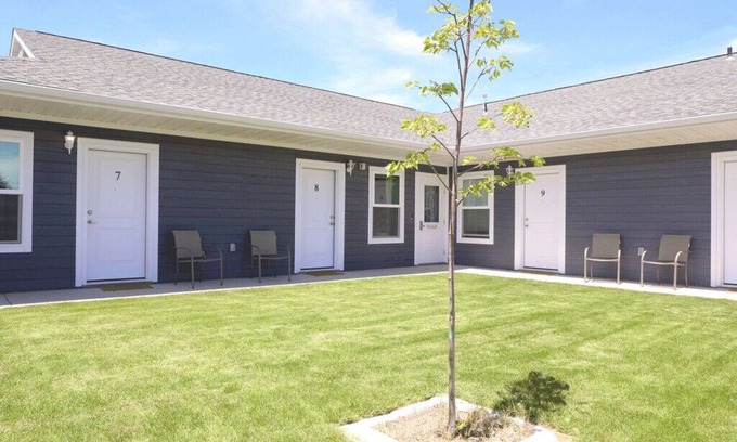 Heyburn House | Greystone Crossing Suite #11