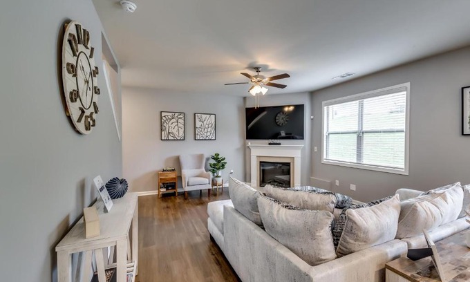 Cliftondale House | Greywind Retreat ~ 5 Star Location ~ Office ~ Parking