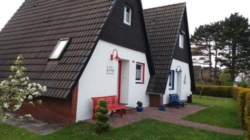 Harlesiel House | Grietje II blaues Haus rechts