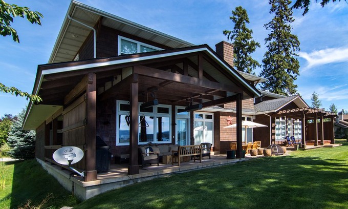 Sandpoint House | Griffin House - Gorgeous Lakefront Family Home