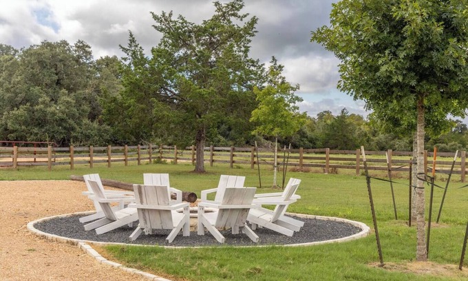 La Grange House | Grill & Chill Vibes | Enjoy Ranch Life | Cottonwood Ranch