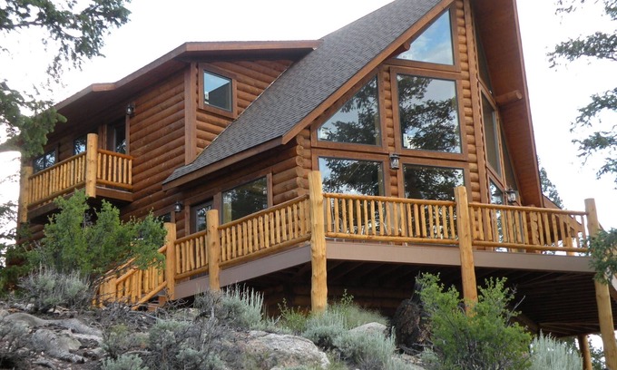 Twin Lakes Cabin | Grinning Bear Lodge at Twin Lakes offers beautiful mountain views