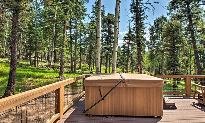 Angel Fire House | Grinning Bear Lodge w/Spacious Deck and Hot Tub