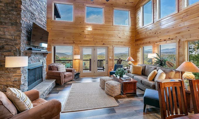 Gatlinburg - Pigeon Forge Cabin | Gritz Carlton- Private Pool, Views, Gamerm, $1089 of FREE tickets each Paid Day