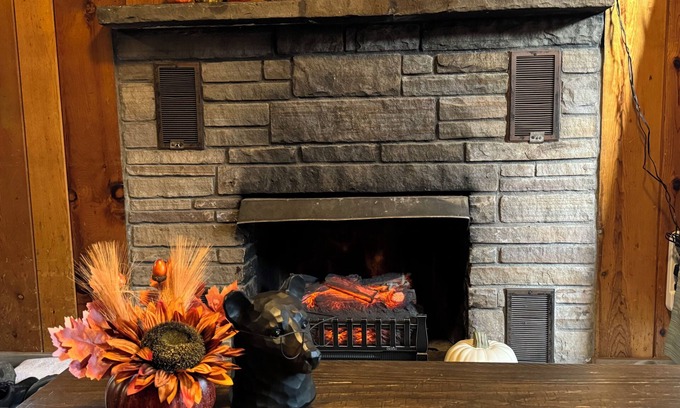 Cloudcroft Cabin | Grizzly’s Getaway in the Mountains! 45 minutes to white sands., Dogs Welcome