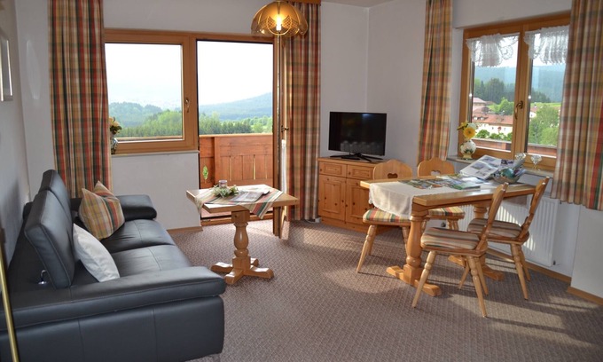 Flanitz Apartment | Große helle 2-Zimmer-Wohnung für 2 Personen mit 42qm