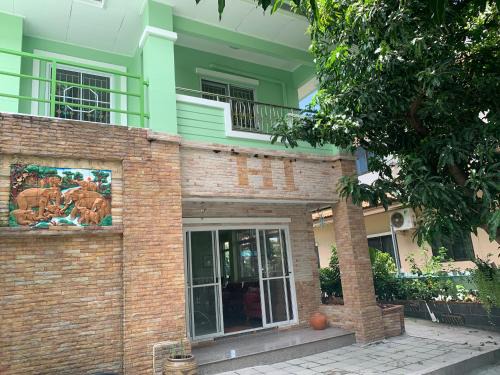 Rangsit Apartment | Großes Haus mit Garten, Bangkok