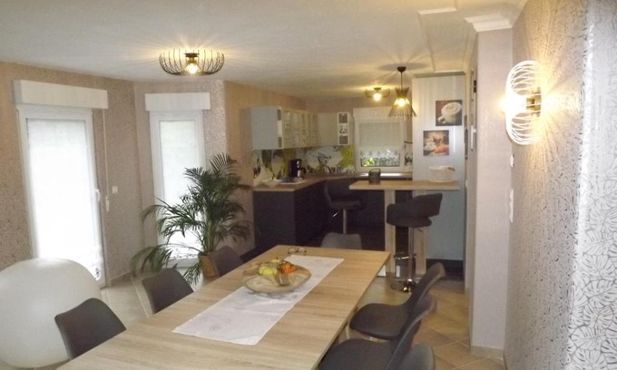 Lauta Apartment | Großzügige Ferienwohnung am Waldesrand im Seenland