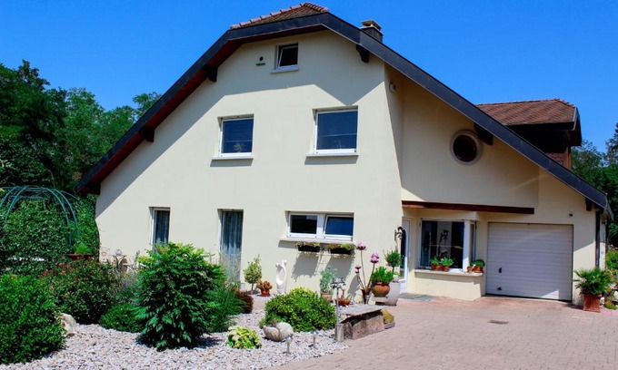Chalampe Apartment | Großzügige helle Ferienwohnung bis 4 Personen in Chalampe, Elsass