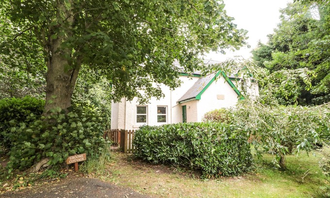 Duns Cottage | GROOM'S COTTAGE, pet friendly, with a garden in Chirnside