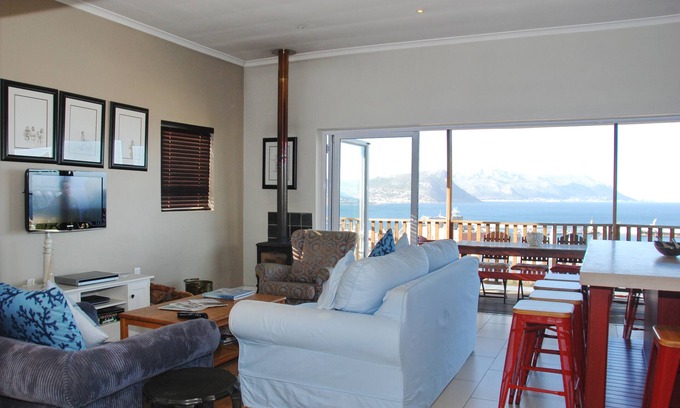 Simon's Town House | Grosvenor Villa - Tranquility at the Sea