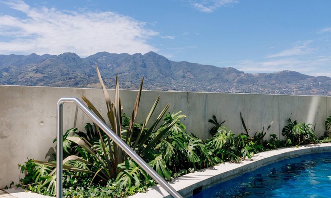 Mata Redonda Apartment | Grotto at 28, City Views and Wonderland Vibes!
