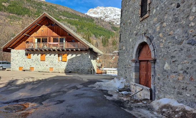 Monetier-les-Bains Apartment | Ground floor supplex in quiet village