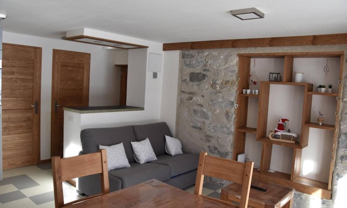 Pralognan-la-Vanoise Apartment | Ground floor, terrace, parking, tv, 32m², Pralognan-la-Vanoise
