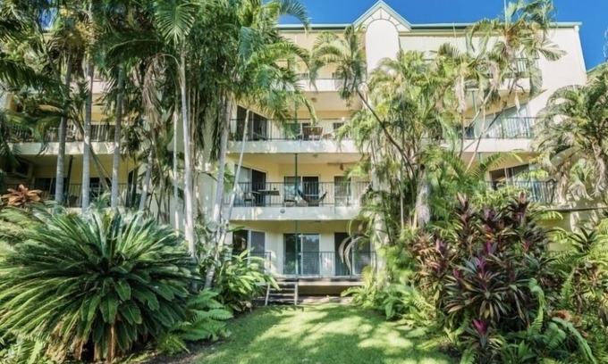 The Gardens Apartment | Ground Floor 2-Bed Tropical Oasis at the Botanic Gardens