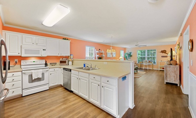 Pawleys Island Condo | Ground-floor 3-bedroom condo with stunning golf course views.
