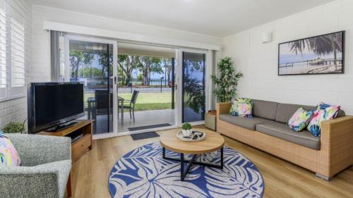 Bongaree House | Ground floor air conditioned, fabulous waterviews overlooking Pumicestone Passage