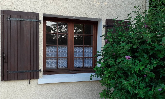 Saint-Severin Apartment | Ground floor apartment in lovely garden with pool