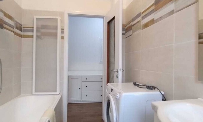 Vidiciatico House | Ground floor apartment with garden and porch