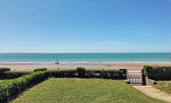 Jullouville Apartment | Ground floor apartment by the sea, 500m from shops