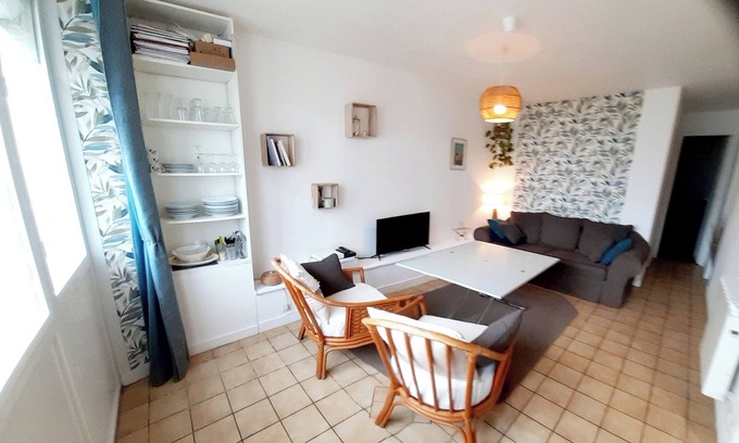 Pont-l'Abbe Apartment | Ground-floor apartment with private terrace in Pont l'abbé town center