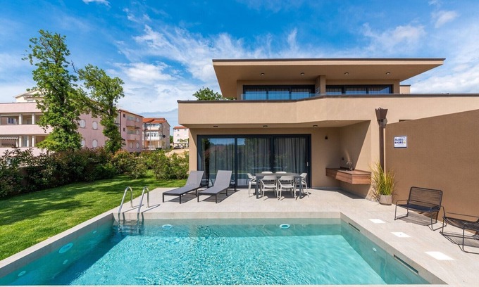 Karigador Apartment | Ground-Floor Apartment with Private Pool and Terrace in Istria, 150 Meters from the Sea
