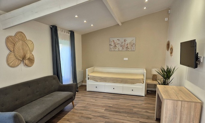 Taverny Apartment | Ground floor apartment