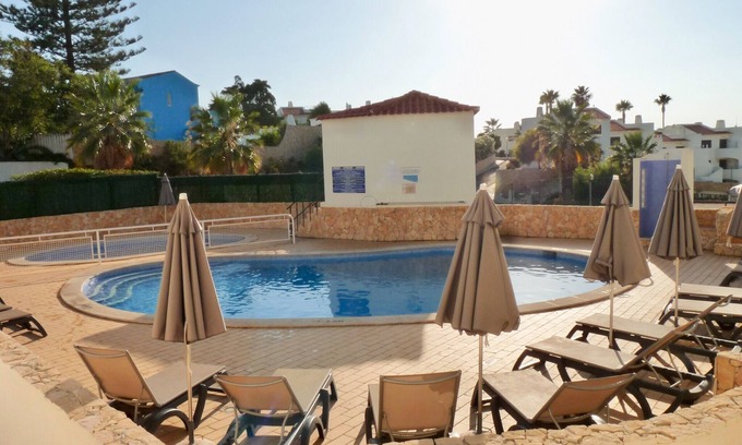 Carvoeiro Apartment | Ground floor apartment with pool, internet and A/C in central Carvoeiro, Algarve