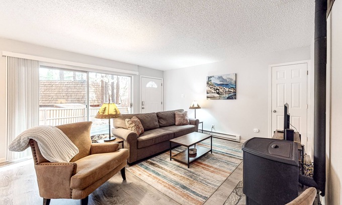 Incline Village Condo | Ground Floor Condo with Free WiFi, Private W/D, and Full Kitchen