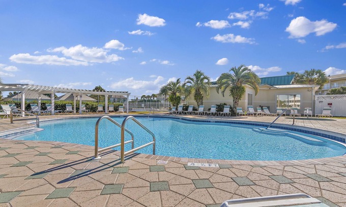 Miramar Beach Condo | Ground-Floor Condo w/Beach Chairs + 2 Pools ~ Maravilla 1111