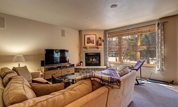 Warrior's Mark Condo | Ground floor condo near Main St in Breckenridge! Shared hot tub, Spacious, Fitne